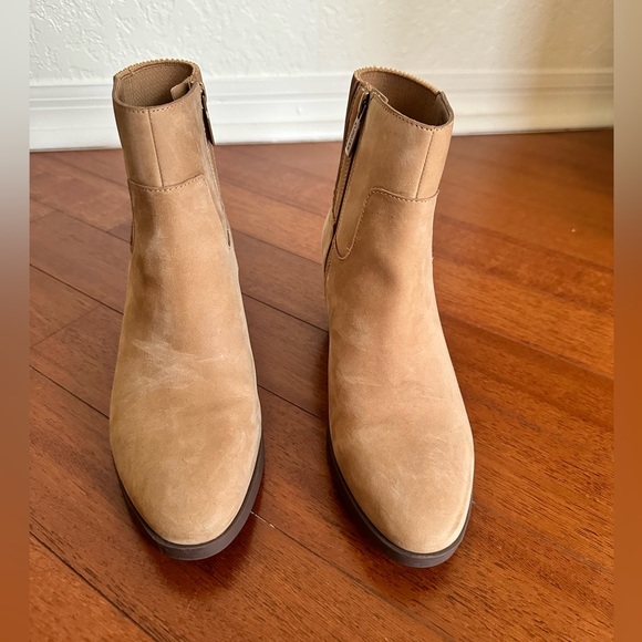 Vionic Shantelle Waterproof Leather Bootie. Size 6.5 - Picture 6 of 13